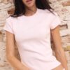 Einfaches T-Shirt mit Rundhalsausschnitt und kurzen Ärmeln Einfaches T-Shirt mit Rundhalsausschnitt und kurzen Ärmeln
