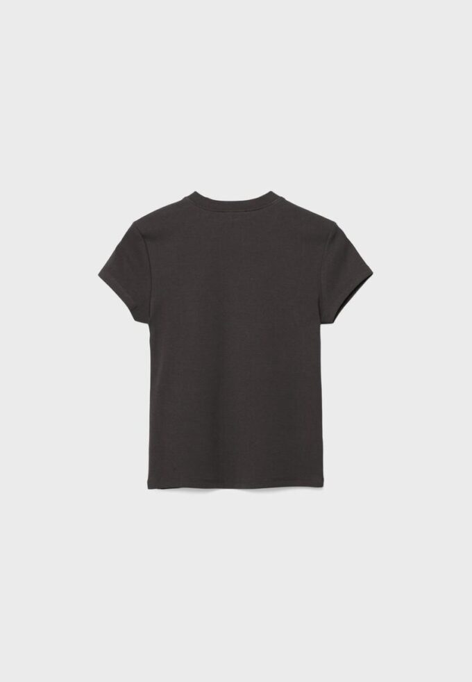Einfaches T-Shirt mit Rundhalsausschnitt und kurzen Ärmeln Einfaches T-Shirt mit Rundhalsausschnitt und kurzen Ärmeln