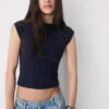 Einfaches T-Shirt mit U-Boot-Ausschnitt Einfaches T-Shirt mit U-Boot-Ausschnitt