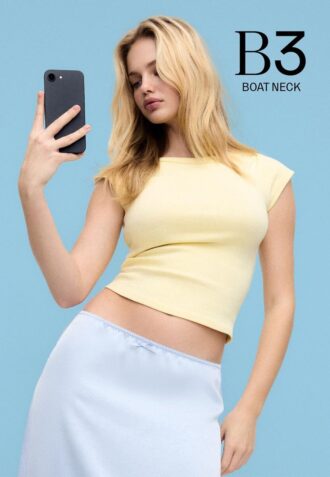 Einfaches T-Shirt mit U-Boot-Ausschnitt