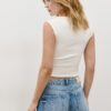 Einfaches T-Shirt mit U-Boot-Ausschnitt