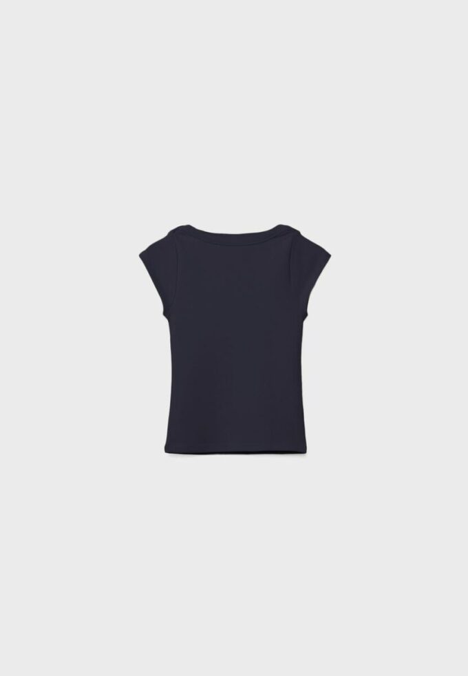 Einfaches T-Shirt mit U-Boot-Ausschnitt Einfaches T-Shirt mit U-Boot-Ausschnitt