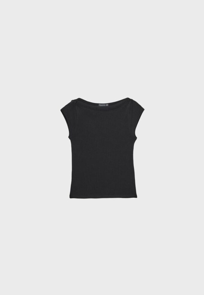 Einfaches T-Shirt mit U-Boot-Ausschnitt Einfaches T-Shirt mit U-Boot-Ausschnitt
