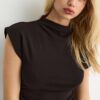 Figurbetontes kurzes Kleid mit Rüschen Figurbetontes kurzes Kleid mit Rüschen