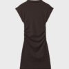 Figurbetontes kurzes Kleid mit Rüschen Figurbetontes kurzes Kleid mit Rüschen