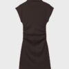 Figurbetontes kurzes Kleid mit Rüschen Figurbetontes kurzes Kleid mit Rüschen