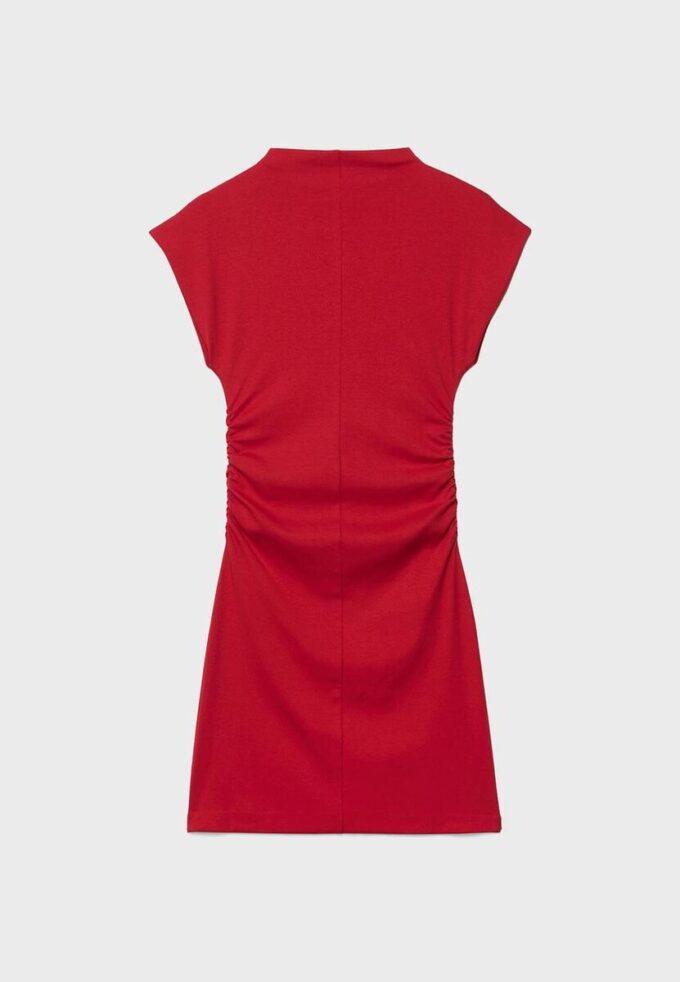 Figurbetontes kurzes Kleid mit Rüschen Figurbetontes kurzes Kleid mit Rüschen