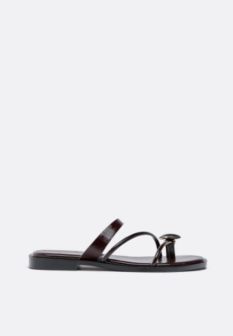 Flache Sandalen mit Steinverzierung Flache Sandalen mit Steinverzierung