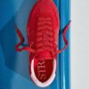 Flache Sneaker mit Details aus Leder
