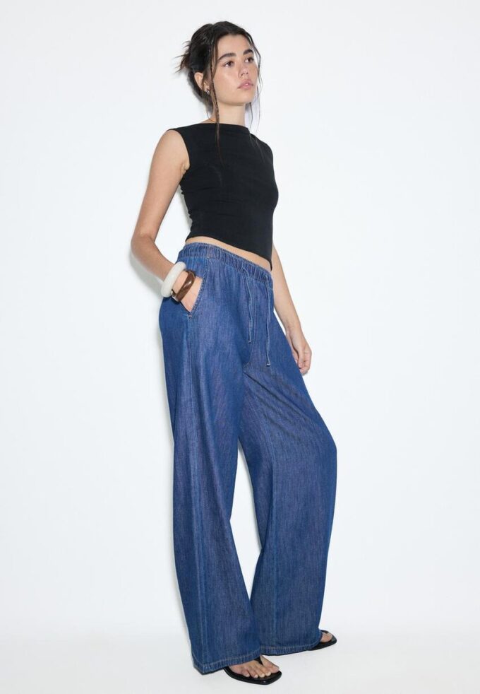 Fließende Denim-Hose mit Kordelzug Fließende Denim-Hose mit Kordelzug