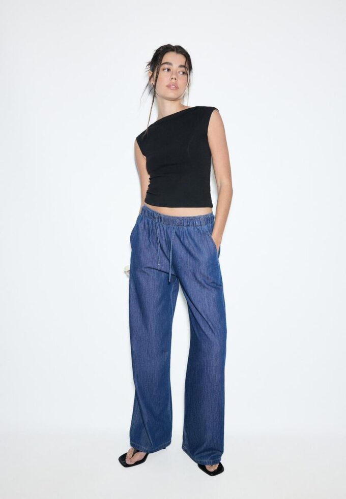 Fließende Denim-Hose mit Kordelzug Fließende Denim-Hose mit Kordelzug