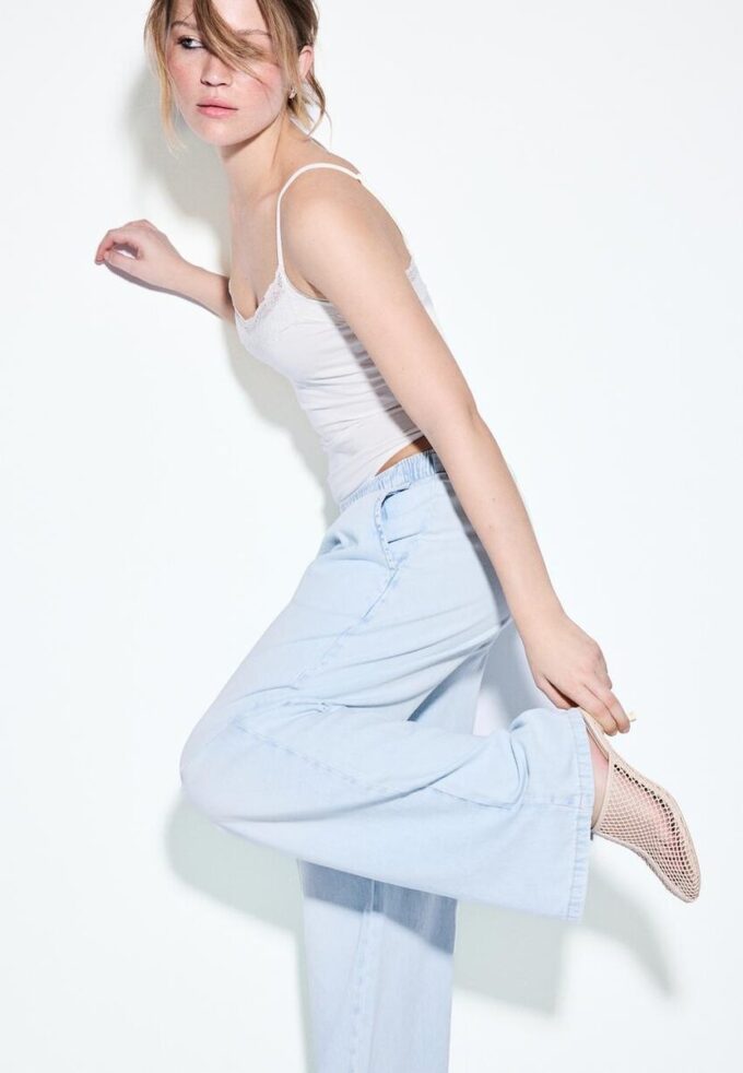 Fließende Denim-Hose mit Kordelzug Fließende Denim-Hose mit Kordelzug