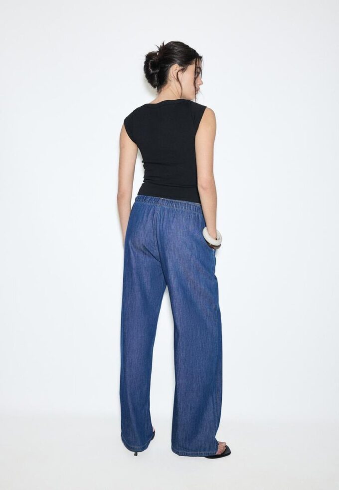 Fließende Denim-Hose mit Kordelzug Fließende Denim-Hose mit Kordelzug