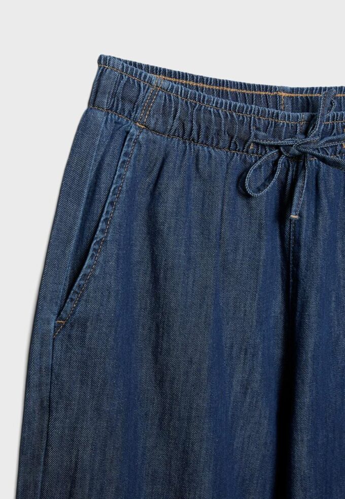 Fließende Denim-Hose mit Kordelzug Fließende Denim-Hose mit Kordelzug