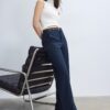Fließende, elegante Hose mit geradem Bein und Gürtel