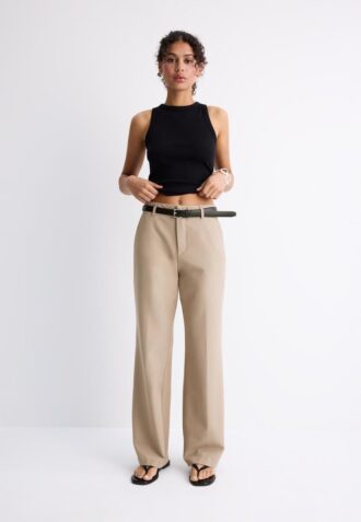 Fließende, elegante Hose mit geradem Bein und Gürtel