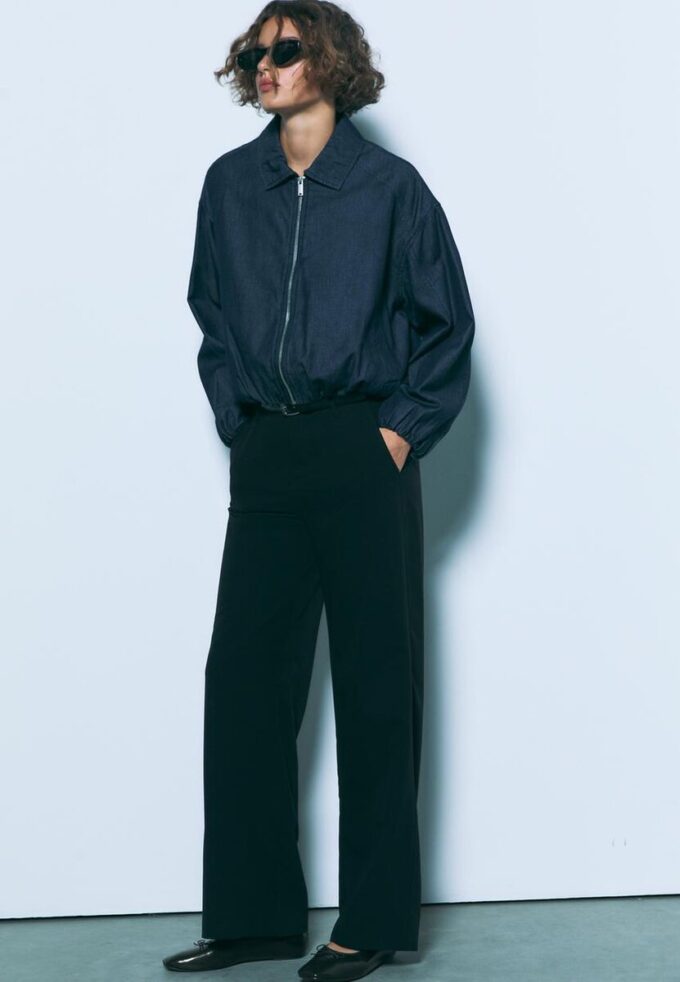 Fließende, elegante Hose mit geradem Bein und Gürtel
