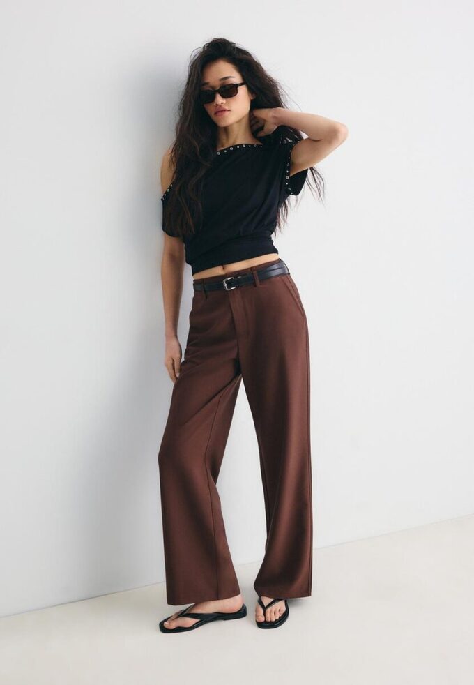Fließende, elegante Hose mit geradem Bein und Gürtel