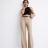 Fließende, elegante Hose mit geradem Bein und Gürtel