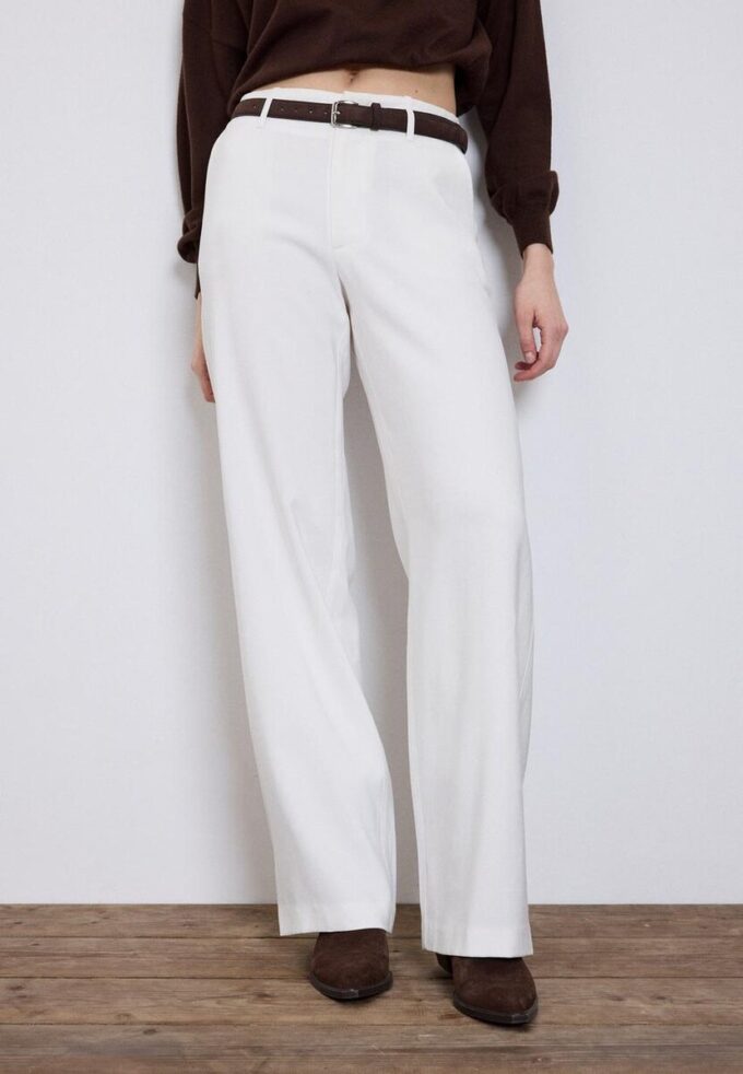 Fließende, elegante Hose mit geradem Bein und Gürtel