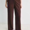 Fließende, elegante Hose mit geradem Bein und Gürtel