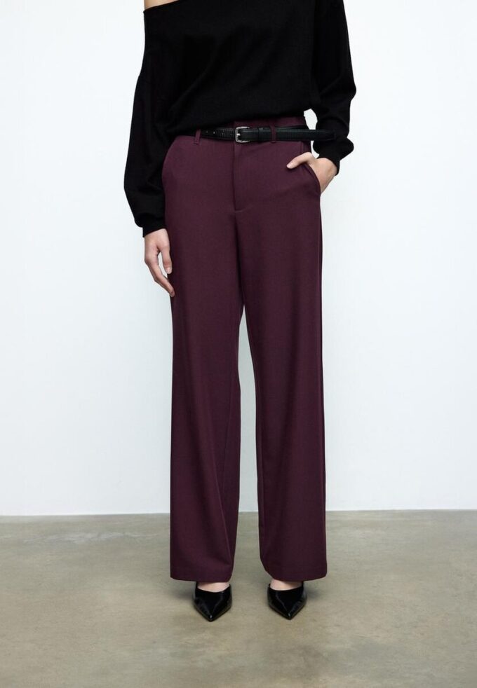 Fließende, elegante Hose mit geradem Bein und Gürtel