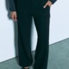 Fließende, elegante Hose mit geradem Bein und Gürtel