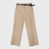Fließende, elegante Hose mit geradem Bein und Gürtel
