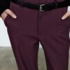 Fließende, elegante Hose mit geradem Bein und Gürtel