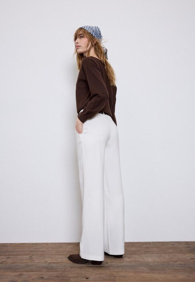 Fließende, elegante Hose mit geradem Bein und Gürtel