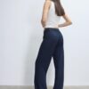 Fließende, elegante Hose mit geradem Bein und Gürtel