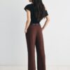 Fließende, elegante Hose mit geradem Bein und Gürtel