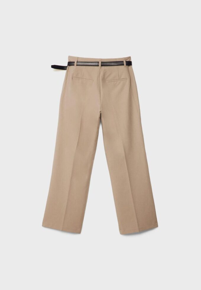 Fließende, elegante Hose mit geradem Bein und Gürtel