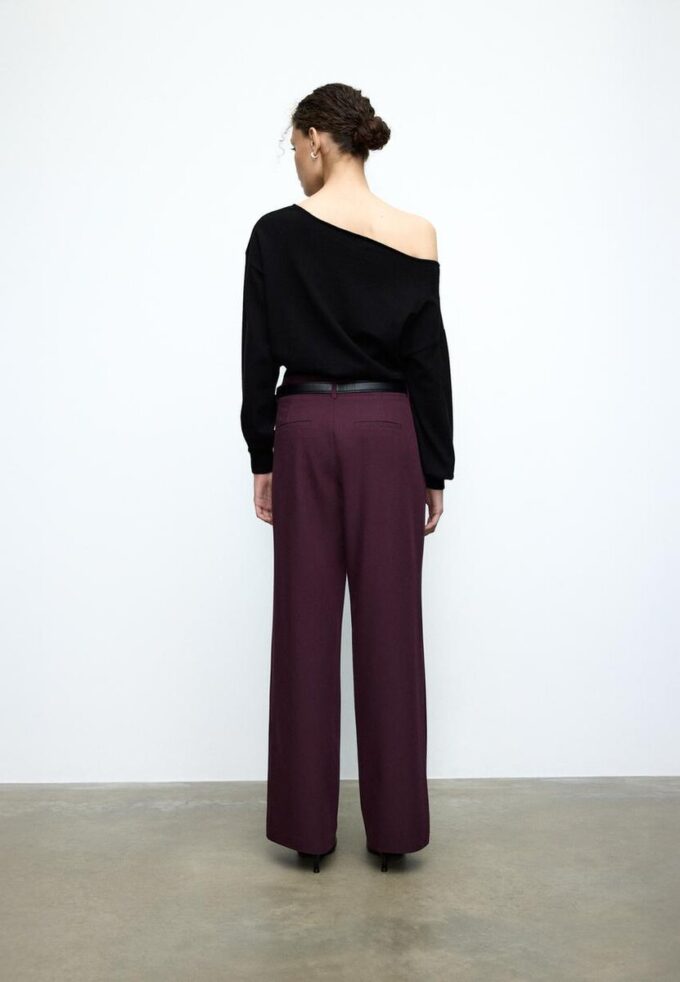 Fließende, elegante Hose mit geradem Bein und Gürtel