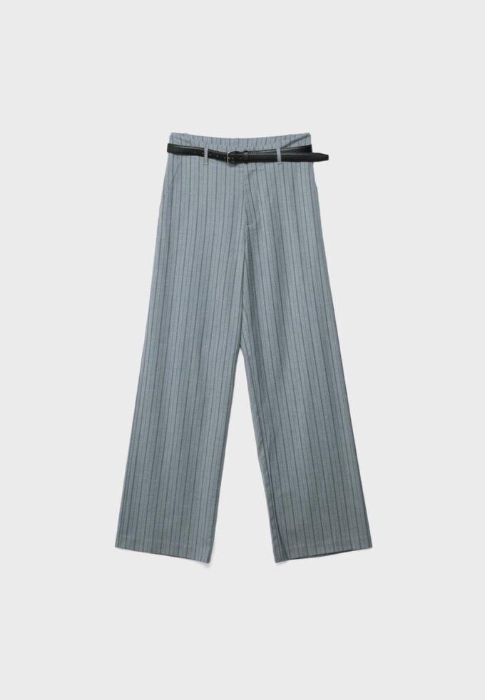 Fließende, elegante Hose mit geradem Bein und Gürtel