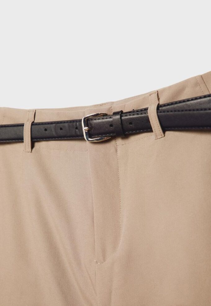 Fließende, elegante Hose mit geradem Bein und Gürtel