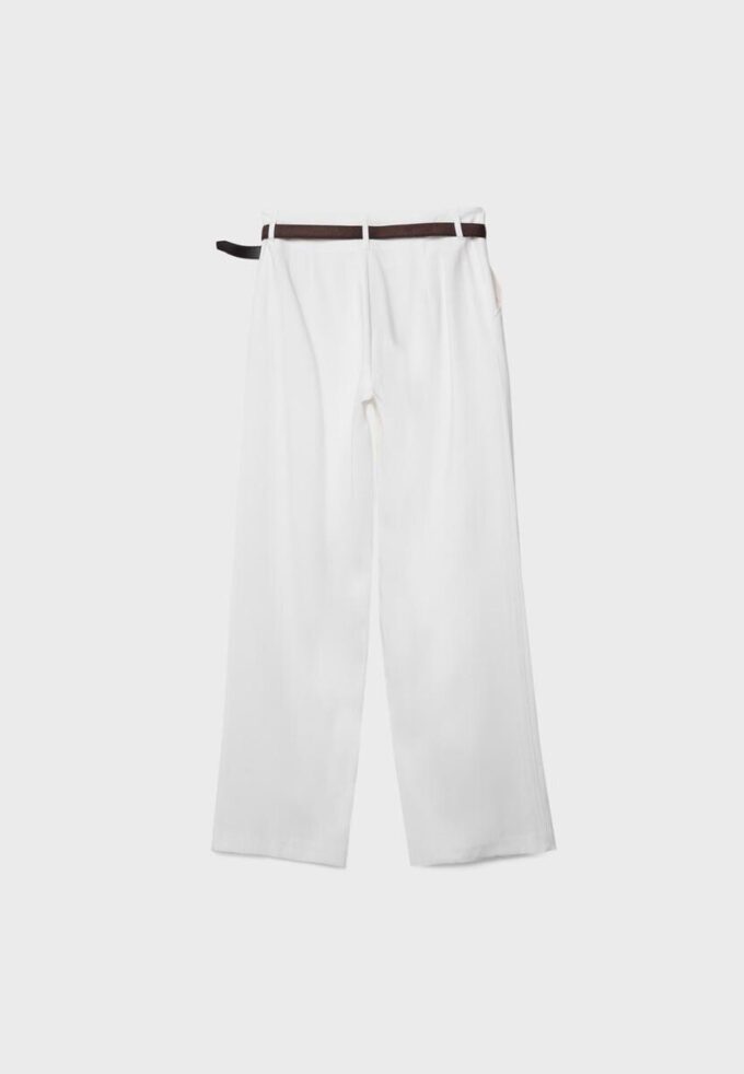 Fließende, elegante Hose mit geradem Bein und Gürtel