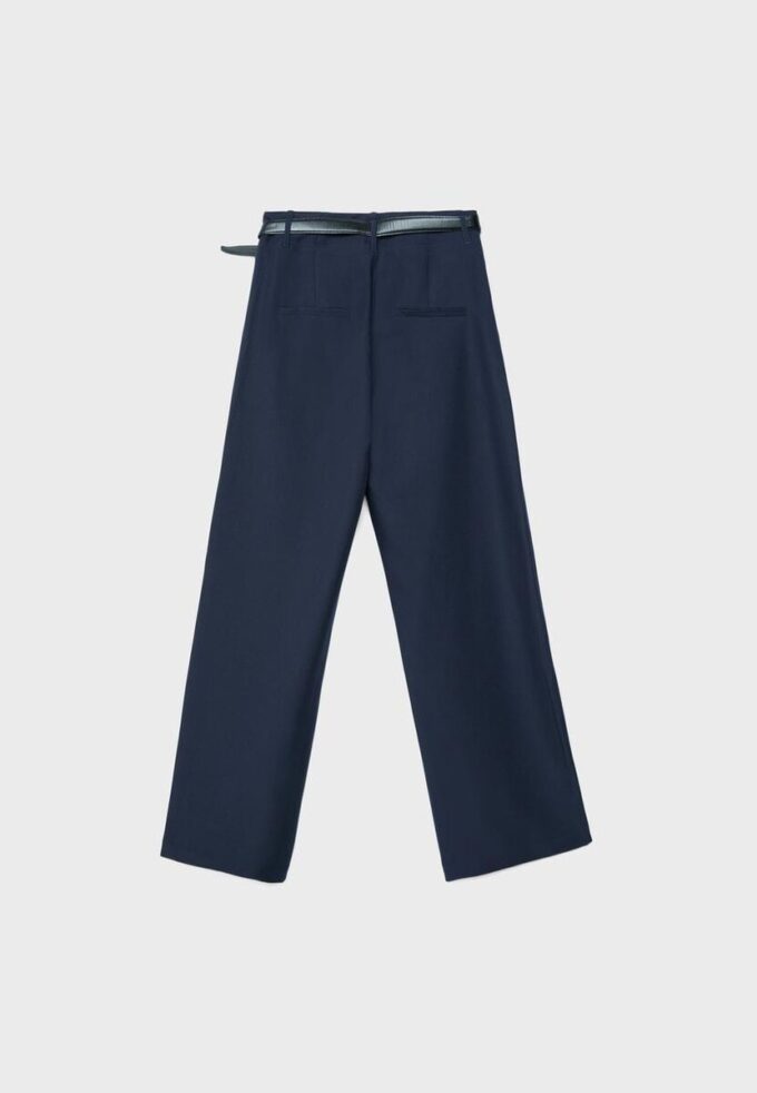 Fließende, elegante Hose mit geradem Bein und Gürtel