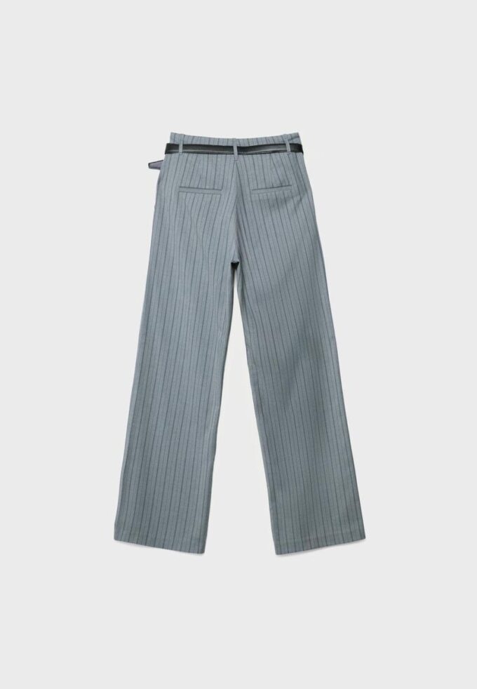 Fließende, elegante Hose mit geradem Bein und Gürtel