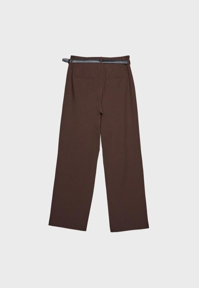 Fließende, elegante Hose mit geradem Bein und Gürtel