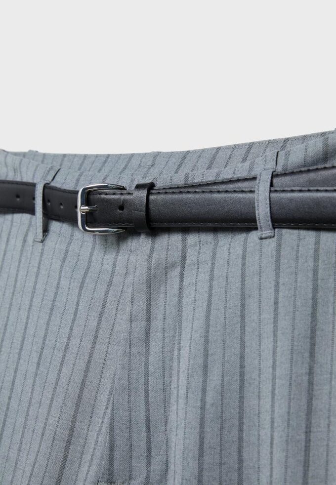 Fließende, elegante Hose mit geradem Bein und Gürtel
