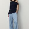 Fließende Hose mit Bügelfalte und Bindegürtel