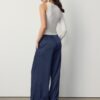 Fließende Hose mit Bügelfalte und Bindegürtel
