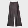 Fließende Hose mit Bügelfalte und Bindegürtel