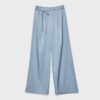 Fließende Hose mit Bügelfalte und Bindegürtel