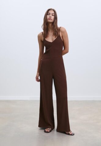 Fließender Jumpsuit mit Trägern