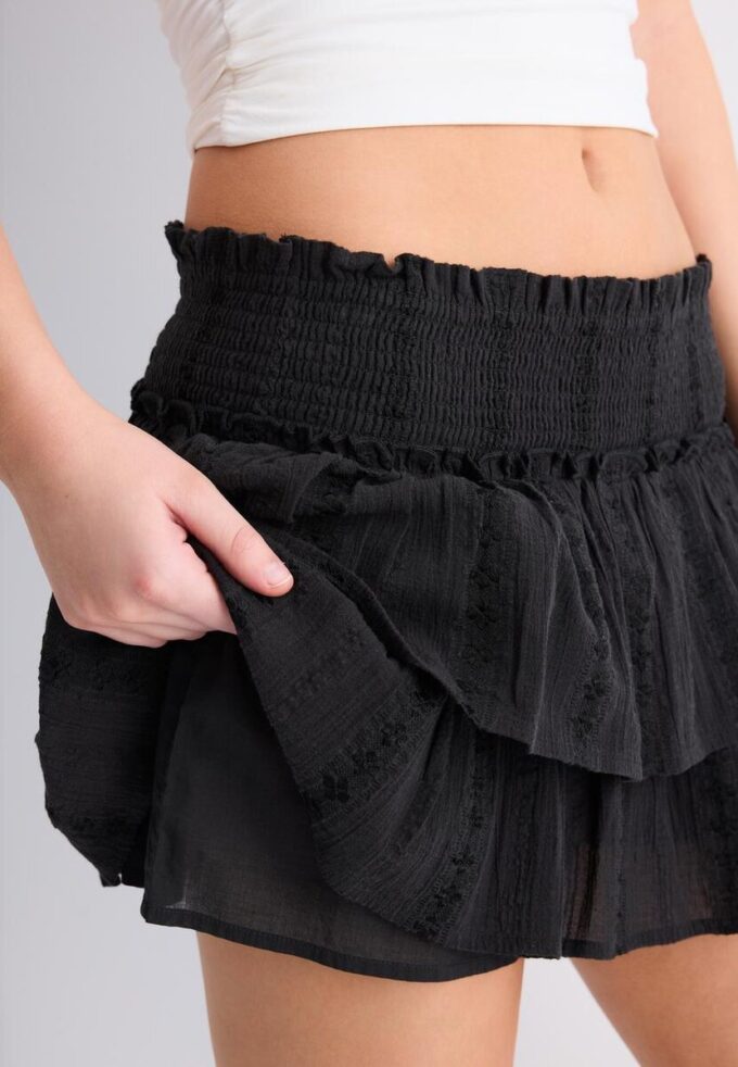 Fließender Skort mit Rüschen Fließender Skort mit Rüschen