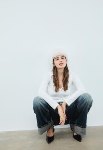 Geraffter Body aus Polyamid mit V-Ausschnitt
