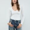 Geraffter Body aus Polyamid mit V-Ausschnitt Geraffter Body aus Polyamid mit V-Ausschnitt
