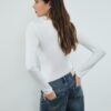 Geraffter Body aus Polyamid mit V-Ausschnitt Geraffter Body aus Polyamid mit V-Ausschnitt